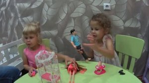 Играем в Куклы Мама, Папа и Ляля) Алиса и Ева, Двойняшки шоу)