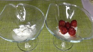 Десерт ПАРФЕ с клубникой и белым шоколадом / простые рецепты