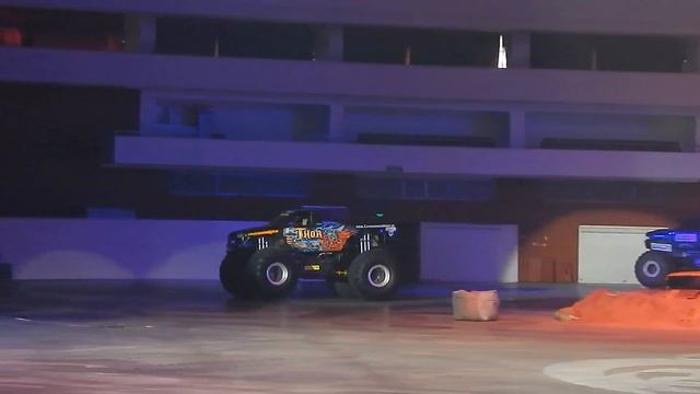 МОНСТР МАНИЯ (Часть 3) в Петербургском СКК (гонки monster truck). смотреть онлайн