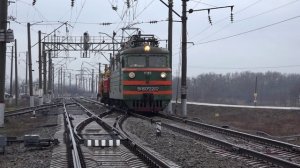 Электровоз ВЛ60К-2202 с хозяйственным поездом
