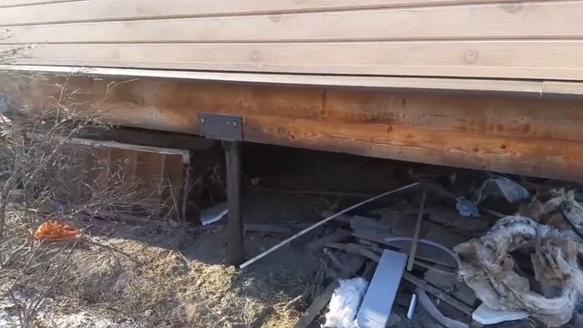 Винтовые сваи каркасного дома в работе на глинистом грунте зимой