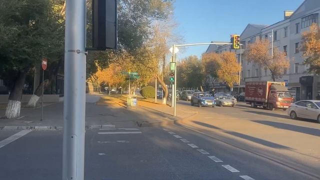 Третий день прогулок по Астане: прогулка вдоль реки Ишим + советская застройка. В целом мило ? смотреть онлайн