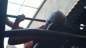 Правда ли, что в экстремальной ситуации человек может поднять машину?