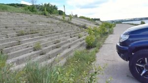 УАЗ Патриот поднимается по лестнице