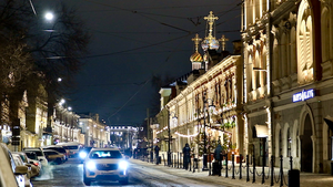 Улица Рождественская в пятницу вечером зимой. Нижний Новгород.