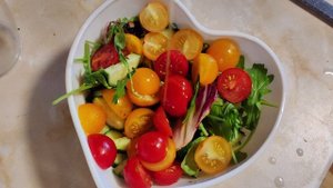 Овощной салат с рукколой