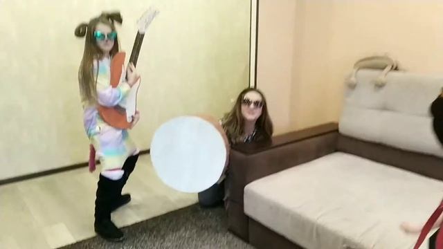 Бродячий ансамбль"У нас все дома" ?Музыкальные инструменты своими руками. смотреть онлайн