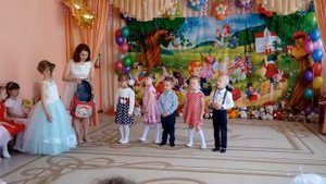 Поздравление детей второй младшей группы выпускникам детского сада