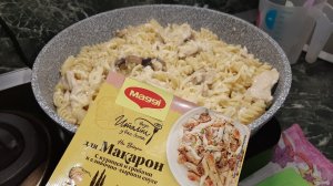 Макароны в сливочно-сырном соусе с курицей и грибами и Maggi (720p).mp4