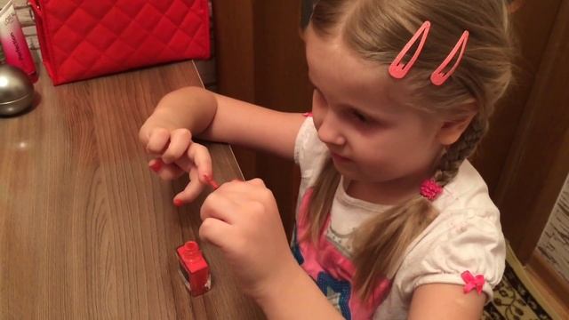 ? Настя самостоятельно делает маникюр! ? Nastya yourself doing a manicure! ? Vlog/Влог смотреть онлайн