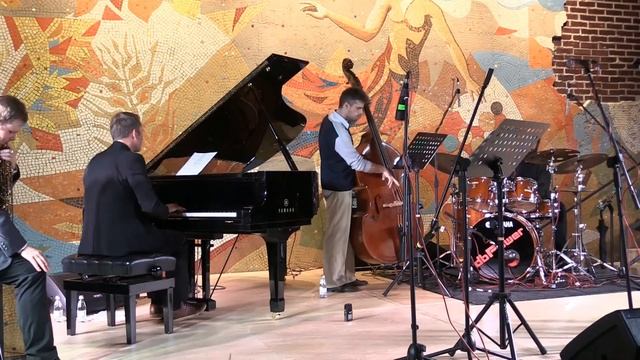 Unknown Beautiful Tune смотреть онлайн