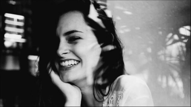 А девочка любила, девочка ждала ♛ смотреть онлайн