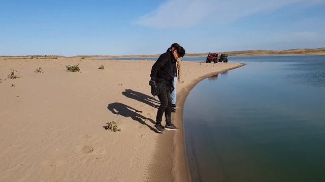 В поисках озера в пустыне смотреть онлайн