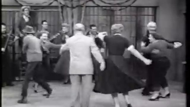 I Love Lucy - Squaredancing in the Jailhouse смотреть онлайн