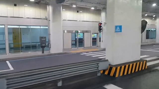 Корейцы уводят остановки общественного транспорта под землю.  Underground Bus Stop смотреть онлайн