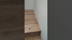 Облицовка лестницы инженерной доской