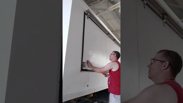 Чем и как убрать клей от плëнки оракал или скотча. смотреть онлайн