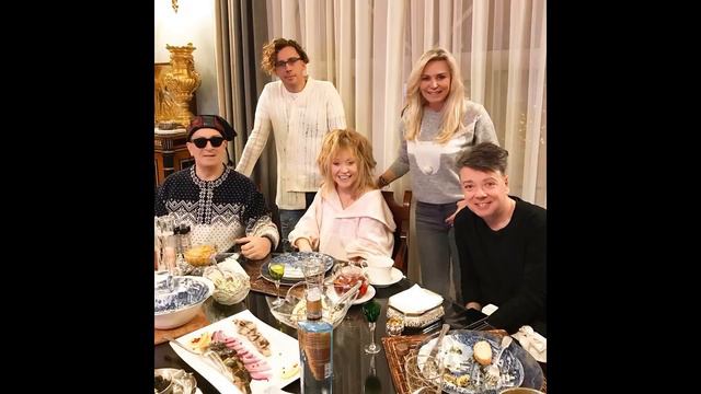 Пугачева приехала навестить больного Юдашкина смотреть онлайн