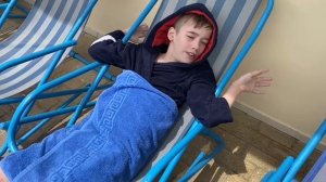 В город на электроколяске. Неходячий ребенок ДЦП сам управляет коляской. Одна с ребенком инвалидом.