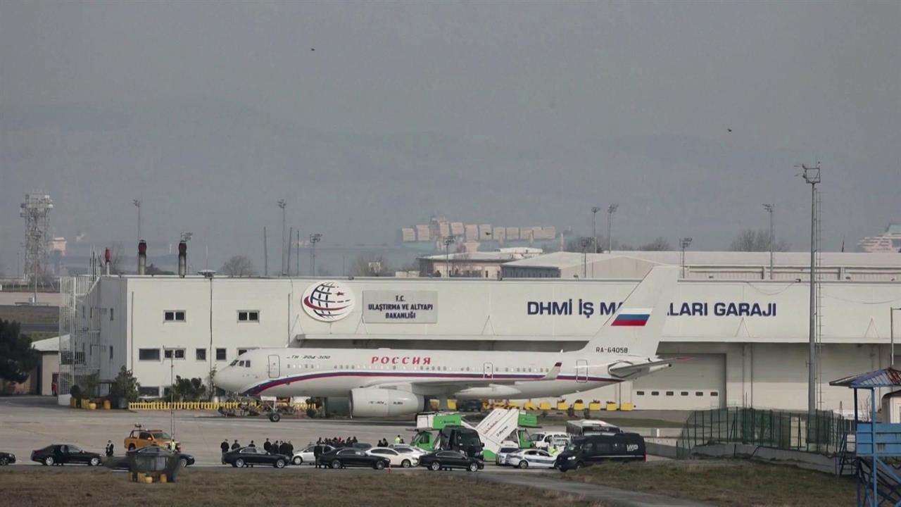 Первый за три недели очный раунд российско-украинских переговоров должен состояться в Стамбуле