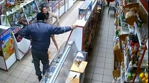 Трансвестит в магазине в Богородске