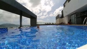 Бассейн на крыше отеля