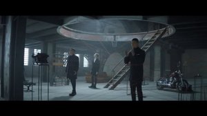 Группа MBND поют песню "Ниточка",
