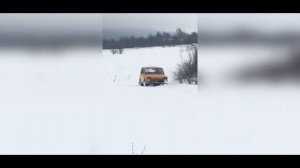 На НИВЕ зимой по снегу | НИВА едет, глаза боятся.