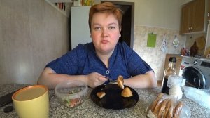 Как СОХРАНИТЬ отношения с мужем в наше НЕПРОСТОЕ время!? МУКБАНГ свиные отбивные, салат и кофе