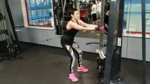 Glutes workout ? Один из альтернативных видов приседаний в кроссовере "Precor Icarian Strength" ?