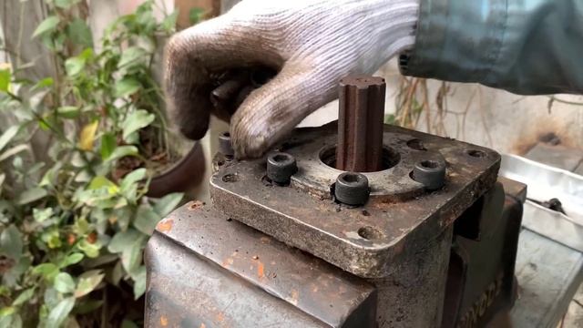 Restoration Old Rusty Pump Hydraulic Oil | Restore Hydraulic Pumps Steering System Car