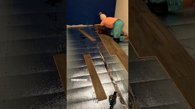 DIY Laminate Flooring - My first DIY floor installation #diyhomeimprovement  #laminateflooring