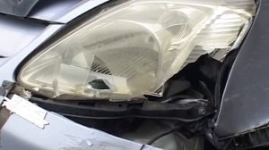 Автомобиль попал в канализационный люк на Набережной