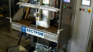 Упаковка грунта на упаковочной машине Бестром 350