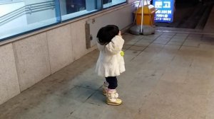 Уличные танцы под старый корейский K-Pop