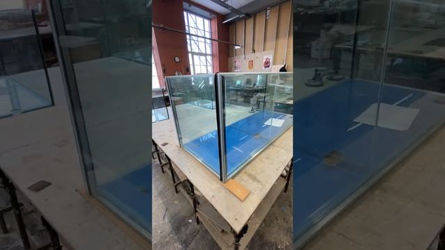 Аквариум для живой рыбой в магазин стеклопакет