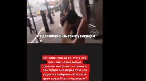 Белые американцы целуют ноги неграм стоя на коленях.