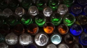 Стена из бутылок