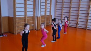 Фигурное катание. Тренировка в зале с хореографом. Фрагменты урока. Возраст детей – 4 года.