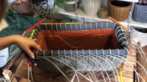 Прямоугольное кашпо из ротанга. Красивые углы на квадратном кашпо