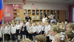 Неделя в детском саду начинается с поднятия флага