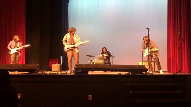 Untitled LV (Sunrise Manors) cover of "Freaks" Surf Curse смотреть онлайн