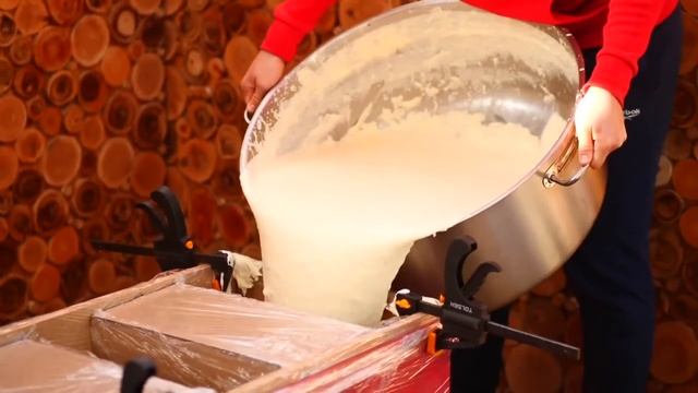 (НАОБОРОТ) МЫ ПРИГОТОВИЛИ ОГРОМНЫЙ Kinder chocolate ВЕСОМ В 100 КИЛОГРАММ смотреть онлайн