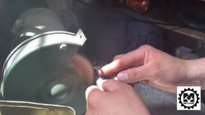 Как выкрутить сорванный болт и сломанную шпильку? - Своими руками в гараже / Лучший способ Механика