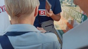 Контролёр ГКУ "Организатор перевозок" снова "за работой" Грабительница и её подельник.