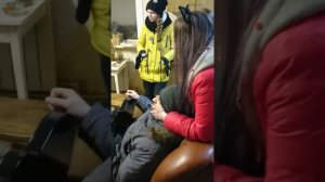 Девушка классно поёт