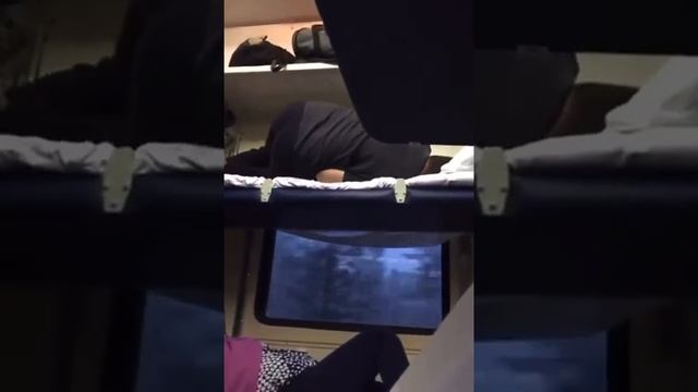 упал с кровати сломал шею смотреть онлайн