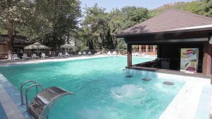 Гостиница с бассейном и спортивной площадкой - пансионат "Джанхот"