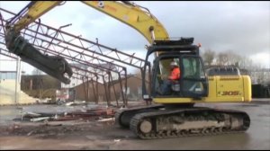 Гусеничный экскаватор New Holland Kobelco E305C с гидроножницами