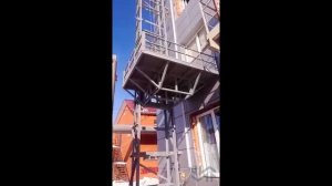 Мачтовый грузовой подъемник